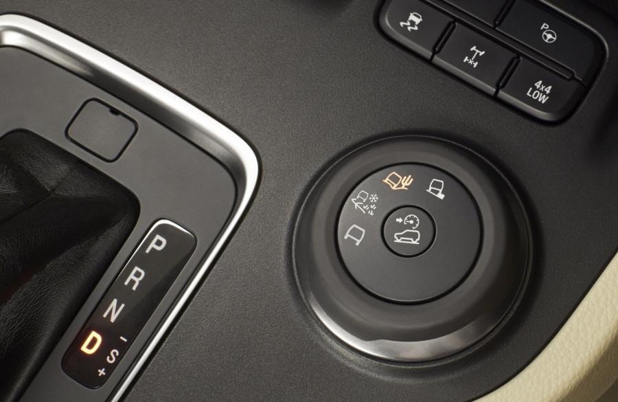  Ford Everest 2014 года  (фото 29 из 50)